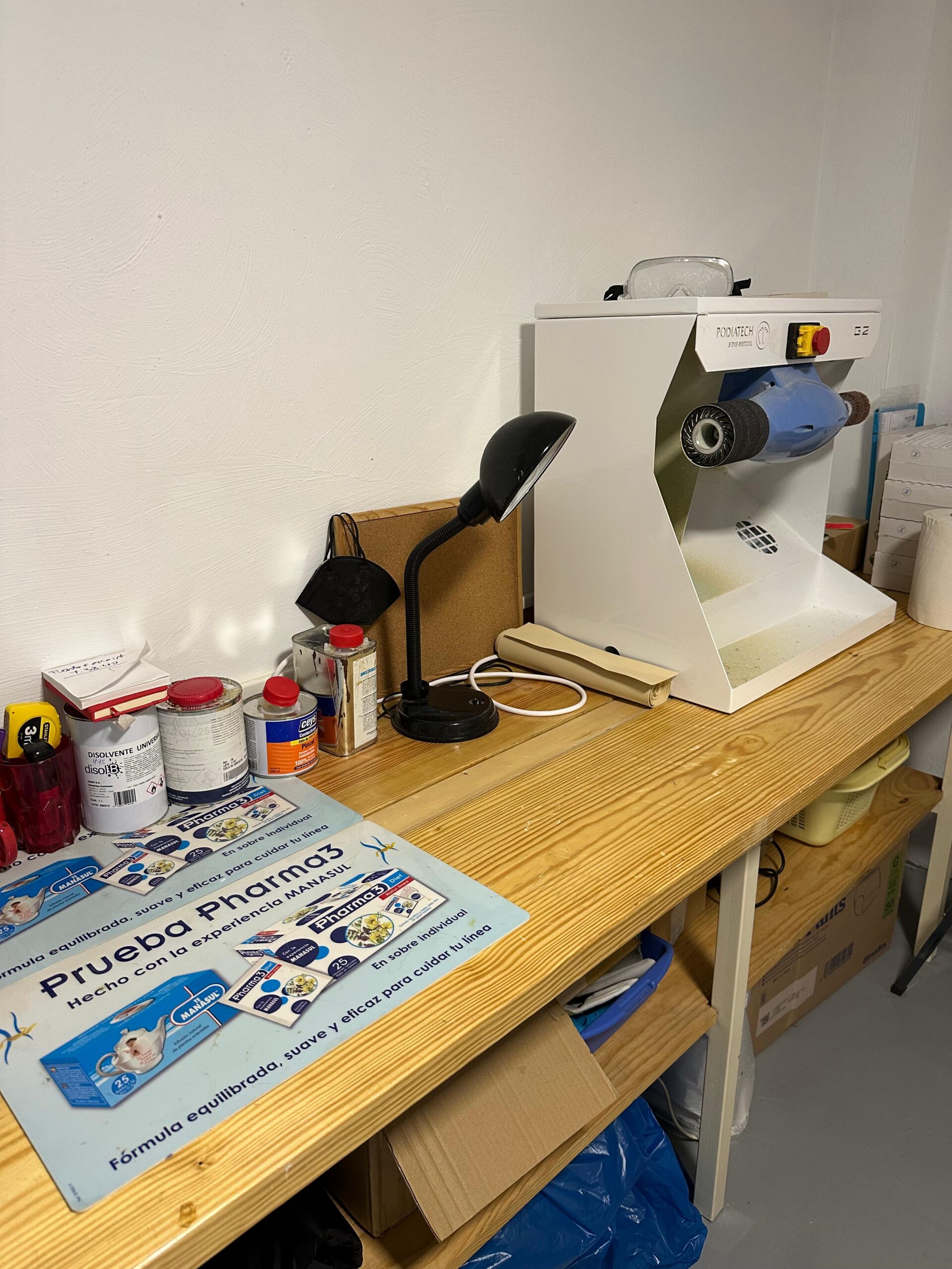 Máquina del taller para fabricar plantillas a medida